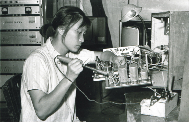 1970年，中國誕生第一臺彩色電視機，數年之后，長虹才開始電視機的研制