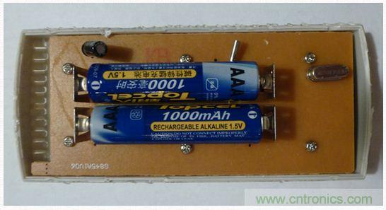 圖3：兩個傳統的AAA可充電堿性電池。