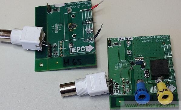 圖1：這里僅在左側的電路板上配備了半橋配置，右側的電路板配備了完整的DC-DC轉換器。香蕉插座可將測試板連接至電子負載。通過BNC連接器可連接至外部脈沖發生器。