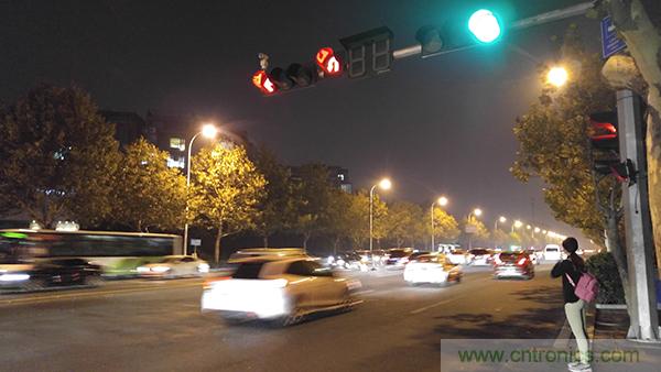 業界良心 LG V10 評測:剛毅、冷峻，不失人性化