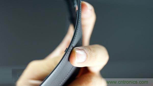 業界良心 LG V10 評測:剛毅、冷峻，不失人性化