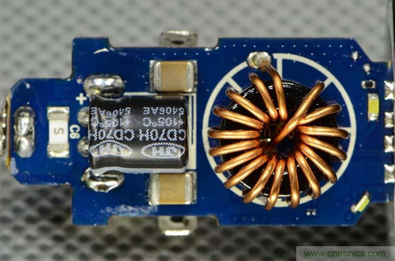 小米車載充電器拆解評測：49元能讓這枚&ldquo;子彈&rdquo;飛多遠？