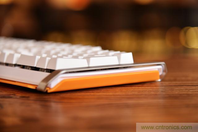 左手寫愛，右手寫他&mdash;&mdash;從此鍵盤鼠標不分家！