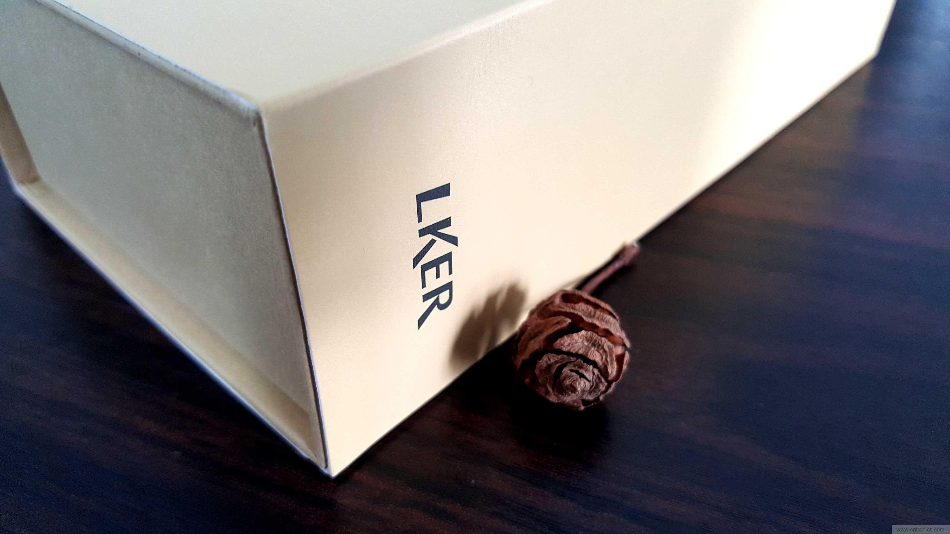 搞怪&ldquo;美人魚&rdquo;盡享靈克藍(lán)牙音箱的天籟之音！