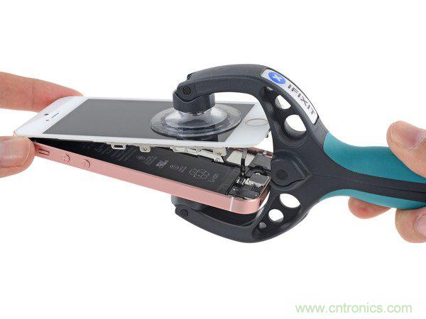 有什么地方?jīng)]有變？iPhone SE真機(jī)拆解