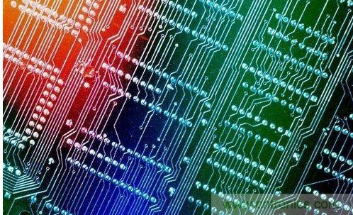 【導讀】對于一個新設計的電路板，調試起來往往會遇到一些困難，特別是當板比較大、元件比較多時，往往無從下手。但如果掌握好一套合理的調試方法，調試起來將會事半功倍。  對于剛拿回來的新PCB板，我們首先要大概觀察一下，板上是否存在問題，例如是否有明顯的裂痕，有無短路、開路等現象。如果有必要的話，可以檢查一下電源跟地線之間的電阻是否足夠大。  然后就是安裝元件了。相互獨立的模塊，如果您沒有把握保證它們工作正常時，最好不要全部都裝上，而是一部分一部分的裝上（對于比較小的電路，可以一次全部裝上），這樣容易確定故障范圍，免得到時遇到問題時，無從下手。一般來說，可以把電源部分先裝好，然后就上電檢測電源輸出電壓是否正常。如果在上電時您沒有太大的把握（即使有很大的把握，也建議您加上一個保險絲，以防萬一），可考慮使用帶限流功能的可調穩壓電源。先預設好過流保護電流，然后將穩壓電電源的電壓值慢慢往上調，并監測輸入電流、輸入電壓以及輸出電壓。如果往上調的過程中，沒有出現過流保護等問題，且輸出電壓也達到了正常，則說明電源部分OK。反之，則要斷開電源，尋找故障點，并重復上述步驟，直到電源正常為止。  接下來逐漸安裝其它模塊，每安裝好一個模塊，就上電測試一下，上電時也是按照上面的步驟，以避免因為設計錯誤或/和安裝錯誤而導致過流而燒壞元件。  PCB   尋找故障的辦法一般有下面幾種：  ①測量電壓法。首先要確認的是各芯片電源引腳的電壓是否正常，其次檢查各種參考電壓是否正常，另外還有各點的工作電壓是否正常等。例如，一般的硅三極管導通時，BE結電壓在0.7V左右，而CE結電壓則在0.3V左右或者更小。如果一個三極管的BE結電壓大于0.7V（特殊三極管除外，例如達林頓管等），可能就是BE結就開路。  ②信號注入法。將信號源加至輸入端，然后依次往后測量各點的波形，看是否正常，以找到故障點。有時我們也會用更簡單的辦法，例如用手握一個鑷子，去碰觸各級的輸入端，看輸出端是否有反應，這在音頻、視頻等放大電路中常使用（但要注意，熱底板的電路或者電壓高的電路，不能使用此法，否則可能會導致觸電）。如果碰前一級沒有反應，而碰后一級有反應，則說明問題出在前一級，應重點檢查。  ③當然，還有很多其它的尋找故障點的方法，例如看、聽、聞、摸等。&ldquo;看&rdquo;就是看元件有無明顯的機械損壞，例如破裂、燒黑、變形等;&ldquo;聽&rdquo;就是聽工作聲音是否正常，例如一些不該響的東西在響，該響的地方不響或者聲音不正常等;&ldquo;聞&rdquo;就是檢查是否有異味，例如燒焦的味道、電容電解液的味道等，對于一個有經驗的電子維修人員來說，對這些氣味是很敏感的;&ldquo;摸&rdquo;就是用手去試探器件的溫度是否正常，例如太熱，或者太涼。一些功率器件，工作起來時會發熱，如果摸上去是涼的，則基本上可以判斷它沒有工作起來。但如果不該熱的地方熱了或者該熱的地方太熱了，那也是不行的。一般的功率三極管、穩壓芯片等，工作在70度以下是完全沒問題的。70度大概是怎樣的一個概念呢？如果你將手壓上去，可以堅持三秒鐘以上，就說明溫度大概在70度以下（注意要先試探性的去摸，千萬別把手燙傷了）。  好了，關于調試的問題，我們今天就暫時講這么多，如果想要了解更多的調試方法和經驗，可以去找一些家用電器維修的書來看看，一個好的設計人員，首先應該是一個好的維修人員。