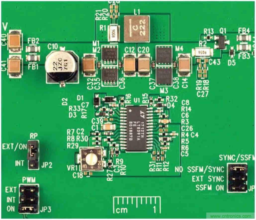 一顆芯驅(qū)動(dòng)整個(gè)車(chē)前燈組，這個(gè)控制器是怎么做到滴？