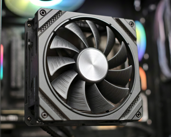 CPU總是過熱降頻？工程師教你只看這5個核心參數，選出高性價比靜音風扇